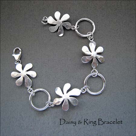 B - Daisy &amp; Ring Bracelet
